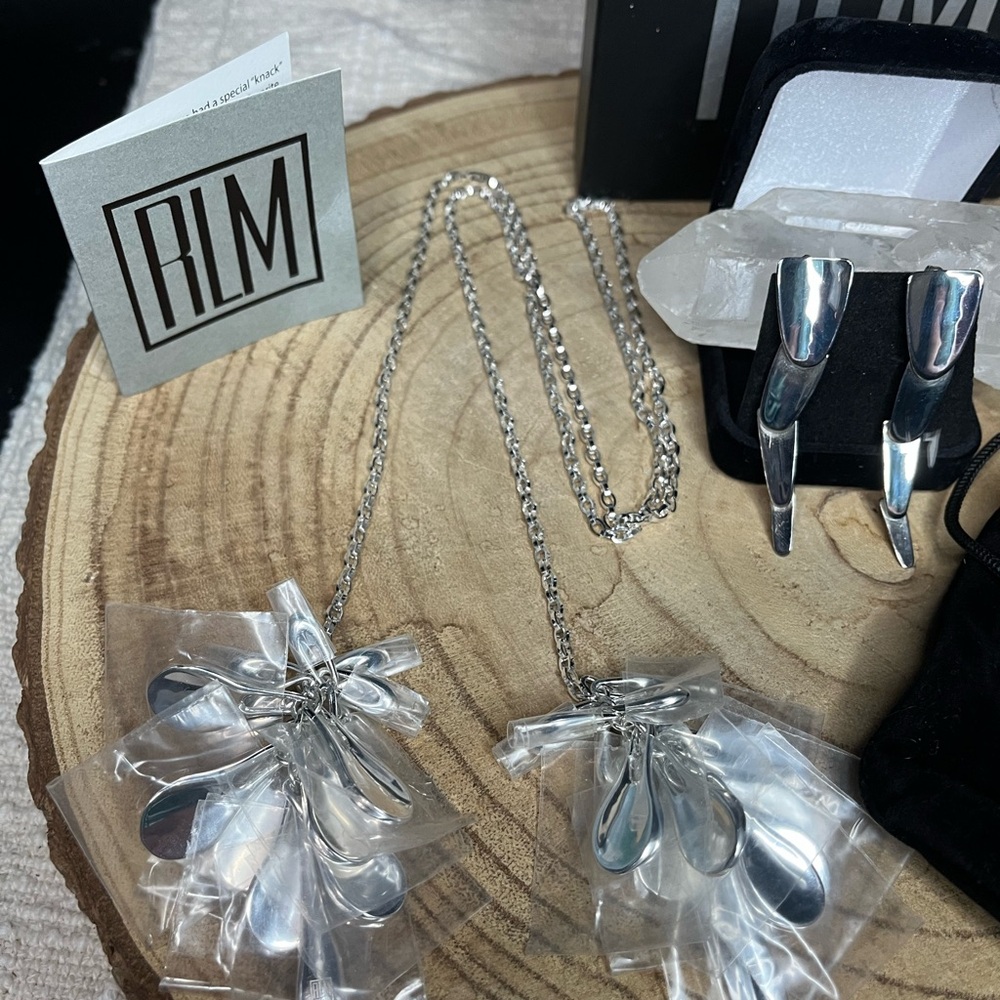 RLM Silver Jewelry Set with Necklace and Earrings - Picture 5 of 12